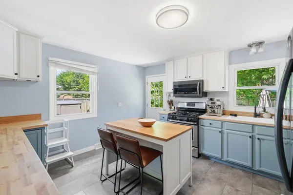 256 WALNUT DR, St. Charles, IL 60174