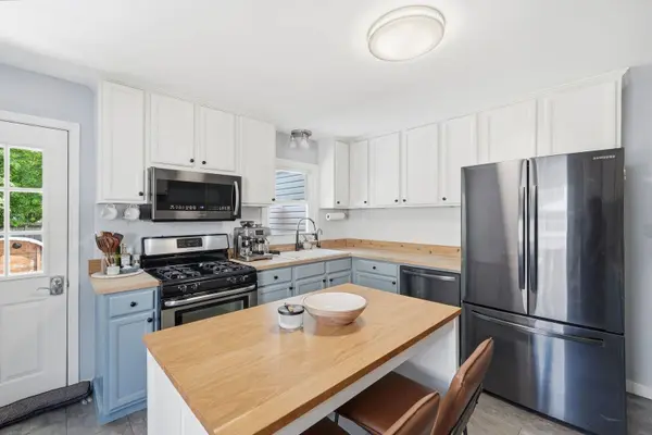 256 WALNUT DR, St. Charles, IL 60174