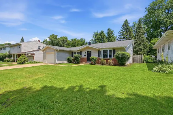 256 WALNUT DR, St. Charles, IL 60174