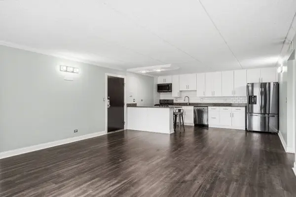 5S066 Pebblewood LN #B12, Naperville, IL 60563