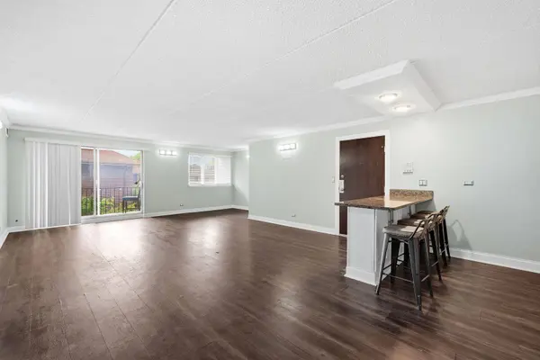 5S066 Pebblewood LN #B12, Naperville, IL 60563