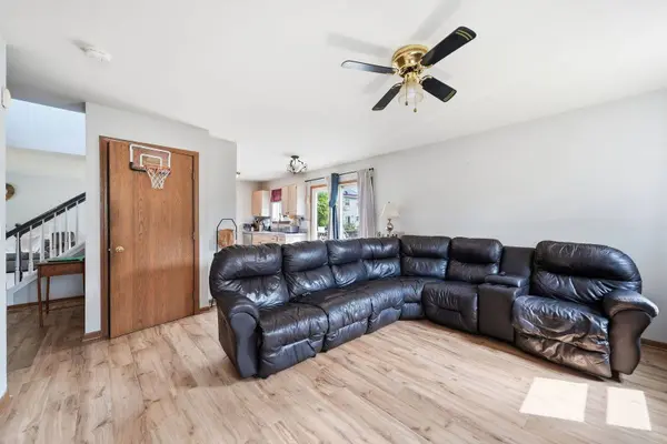 1141 Golden Oaks Pkwy, Aurora, IL 60506