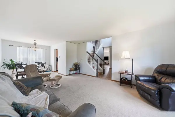1141 Golden Oaks Pkwy, Aurora, IL 60506