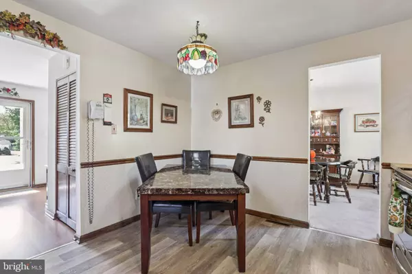 19 FOX CHASE DR, Blackwood, NJ 08012