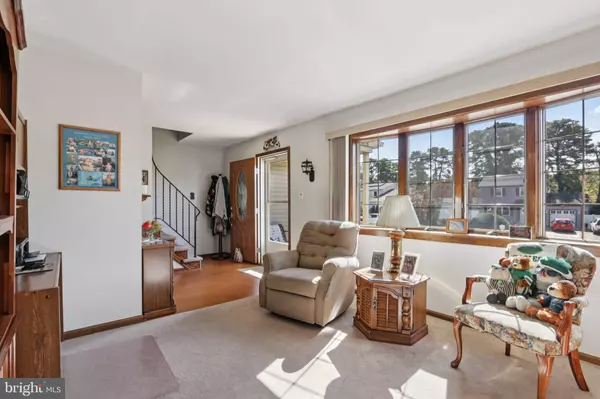 19 FOX CHASE DR, Blackwood, NJ 08012