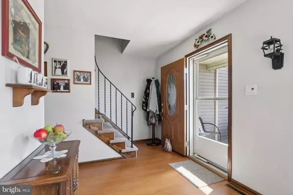 19 FOX CHASE DR, Blackwood, NJ 08012