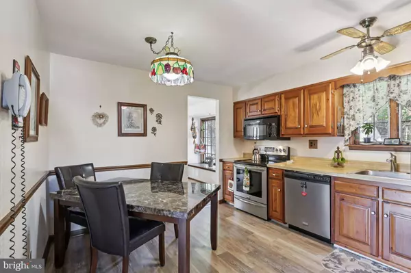 19 FOX CHASE DR, Blackwood, NJ 08012