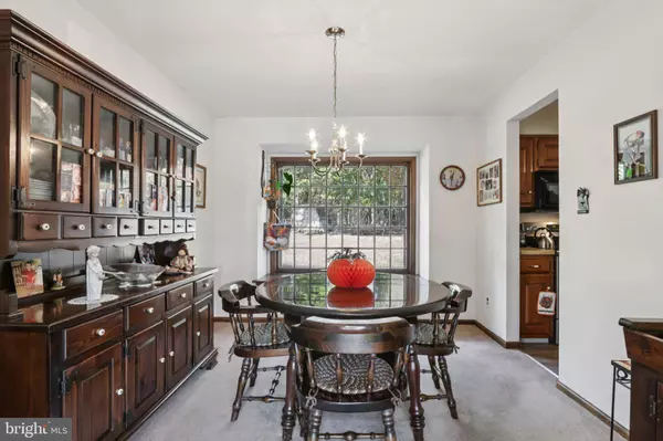 19 FOX CHASE DR, Blackwood, NJ 08012