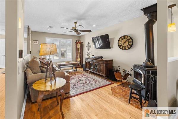821 Rigens PLZ #821A, Monroe, NJ 08831