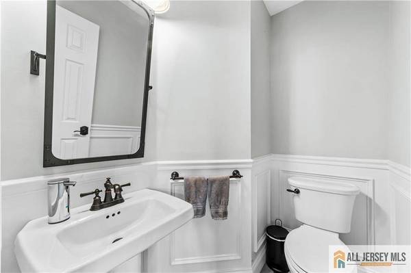 1 Eagle CT, Monroe, NJ 08831