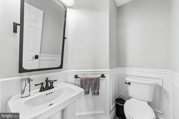 1 EAGLE CT, Monroe Township, NJ 08831