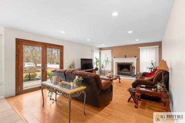 3 Eric CT, Monroe, NJ 08831