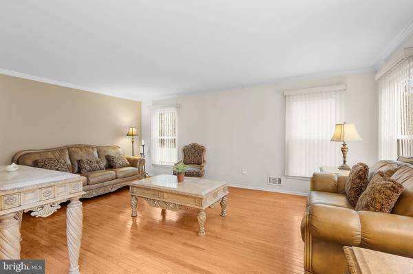 3 ERIC CT, Monroe Township, NJ 08831