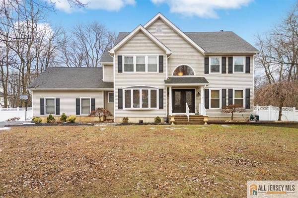 3 Eric CT, Monroe, NJ 08831