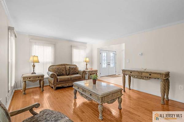 3 Eric CT, Monroe, NJ 08831