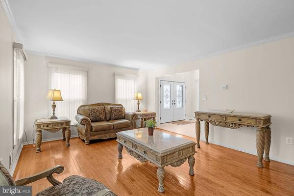 3 ERIC CT, Monroe Township, NJ 08831