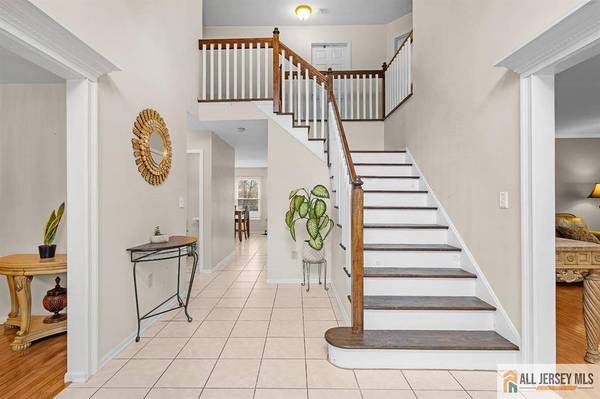 3 Eric CT, Monroe, NJ 08831