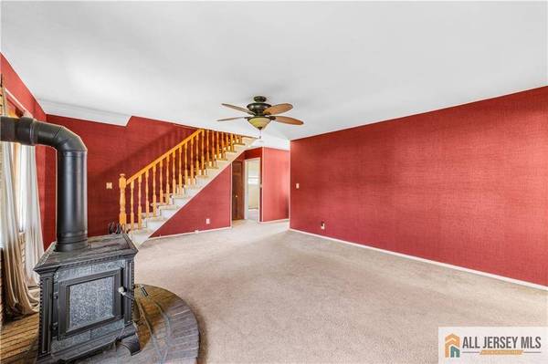 8 Farmbrook DR, Old Bridge, NJ 08857