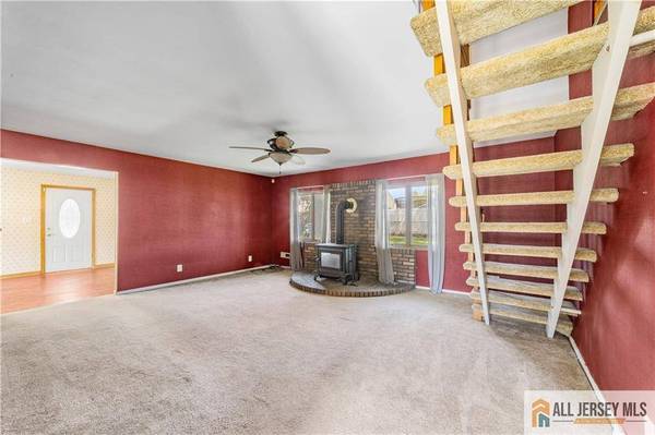 8 Farmbrook DR, Old Bridge, NJ 08857