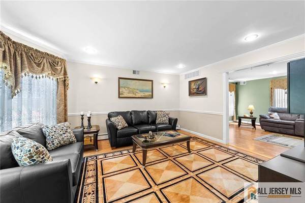 21 Tanglewood PL, Monroe, NJ 08831