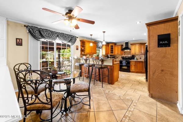 21 Tanglewood Place, Monroe, NJ 08831