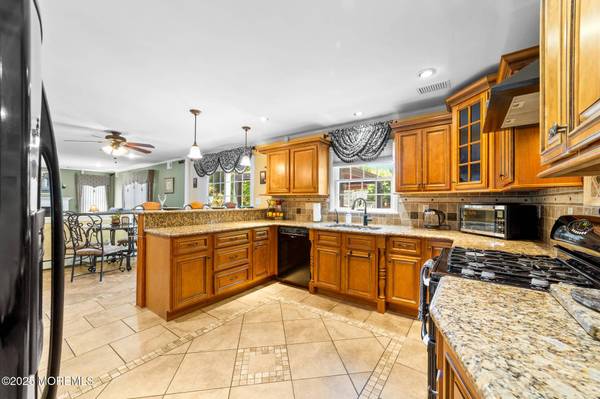 21 Tanglewood Place, Monroe, NJ 08831
