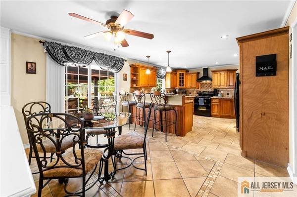 21 Tanglewood PL, Monroe, NJ 08831