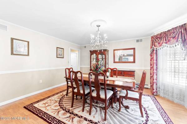 21 Tanglewood Place, Monroe, NJ 08831