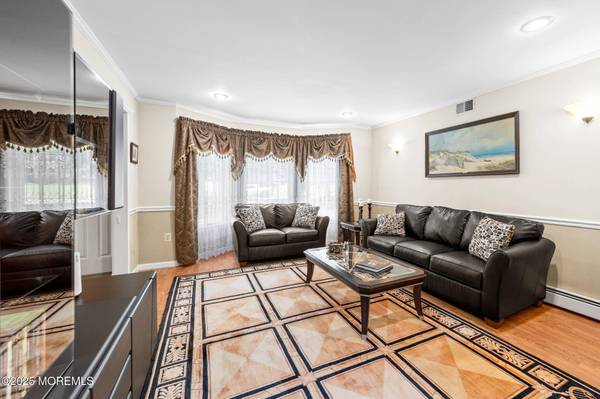21 Tanglewood Place, Monroe, NJ 08831