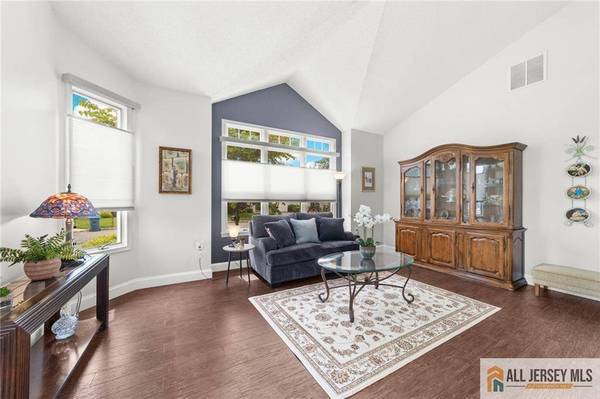 24 Birmingham LN, Monroe, NJ 08831