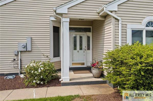 24 Birmingham LN, Monroe, NJ 08831