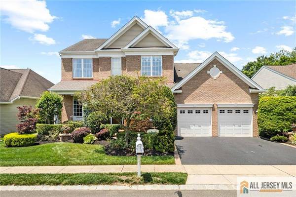 8 Tamarack RD, Monroe, NJ 08831
