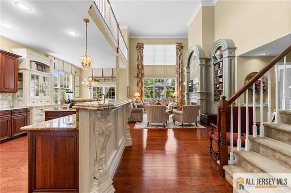 8 Tamarack RD, Monroe, NJ 08831