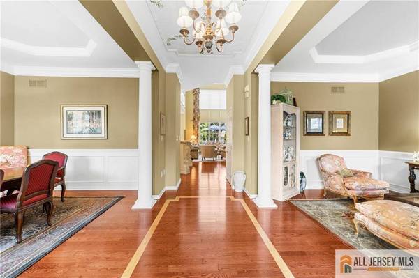8 Tamarack RD, Monroe, NJ 08831
