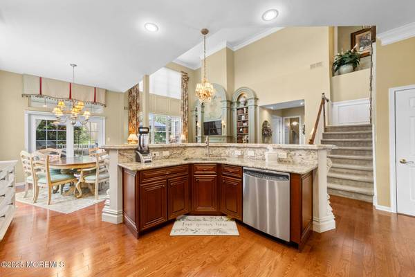 8 Tamarack Road, Monroe, NJ 08831