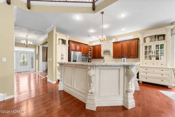 8 Tamarack Road, Monroe, NJ 08831