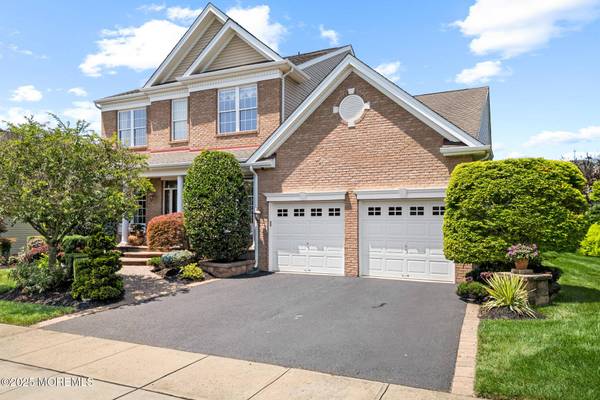 8 Tamarack Road, Monroe, NJ 08831