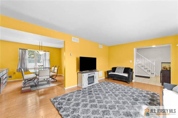 302 Buckelew AVE, Monroe, NJ 08831