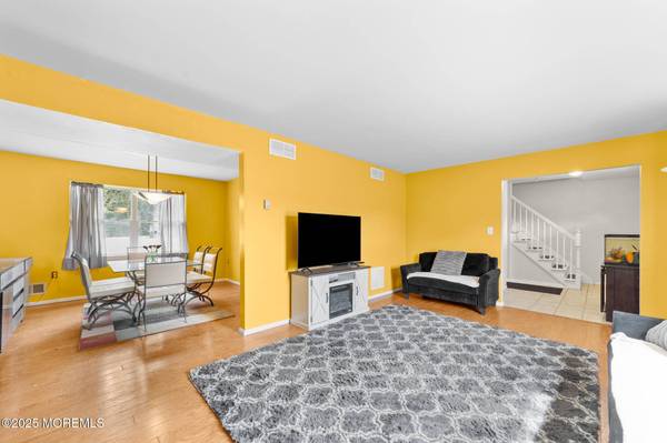 302 Buckelew Avenue, Monroe, NJ 08831