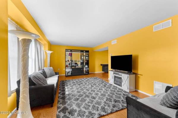 302 Buckelew Avenue, Monroe, NJ 08831