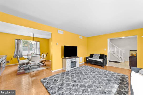 302 BUCKELEW AVE, Monroe Township, NJ 08831