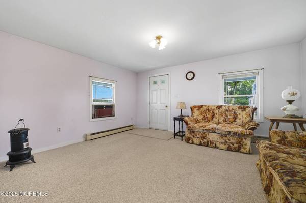 28 Sedgwick Street, Jamesburg, NJ 08831