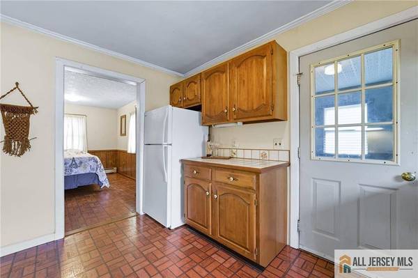 28 Sedgwick ST, Jamesburg, NJ 08831