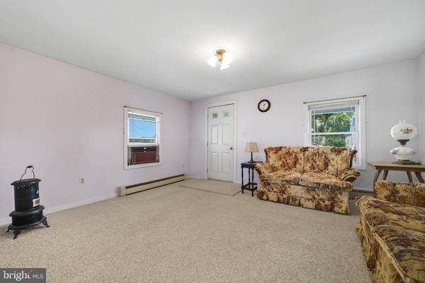 28 SEDGWICK ST, Jamesburg, NJ 08831