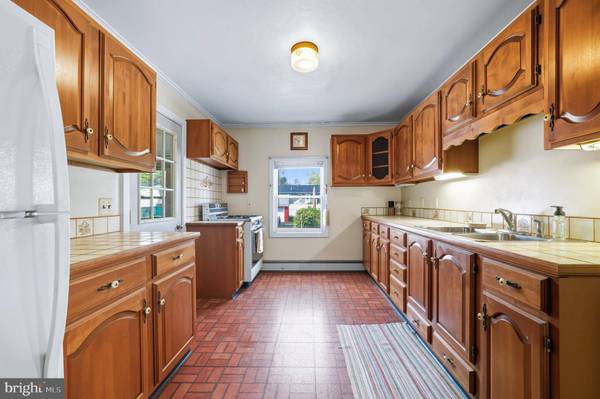 28 SEDGWICK ST, Jamesburg, NJ 08831