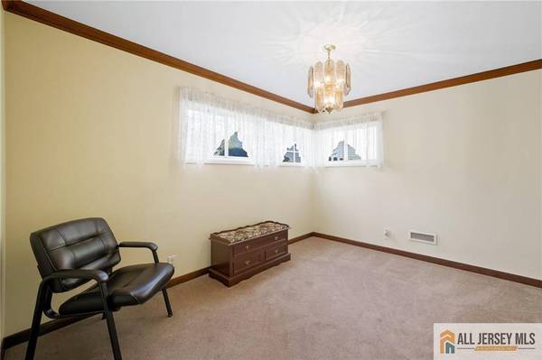 12 Grove LN, Old Bridge, NJ 08857