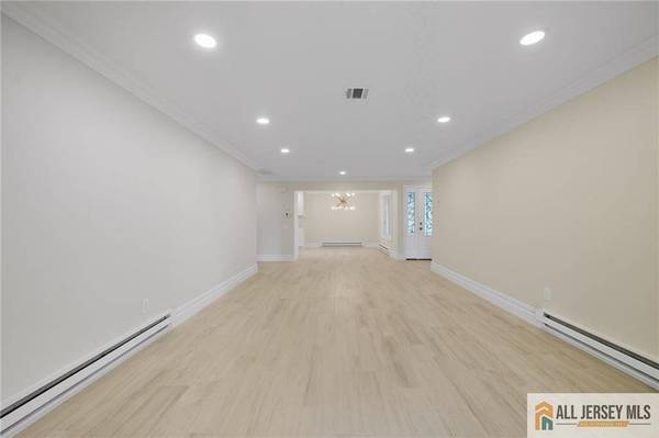 172 Warren RD #172A, Monroe, NJ 08831