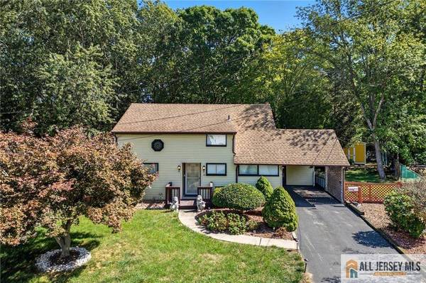 12 Grove LN, Old Bridge, NJ 08857