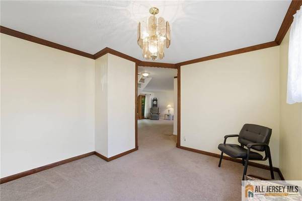 12 Grove LN, Old Bridge, NJ 08857