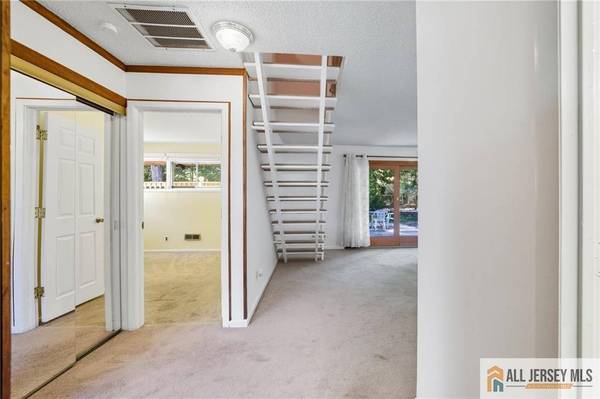 12 Grove LN, Old Bridge, NJ 08857